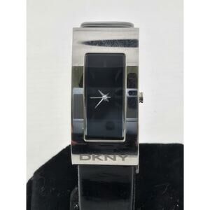Ladies Donna Karan DKNY NY4750 Quartz Watch New Battery Runs Great